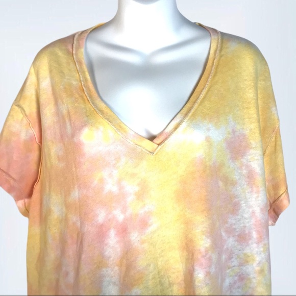 NWT We the Free All Mine Berry Tie Dye V-Neck Tee - Picture 6 of 7